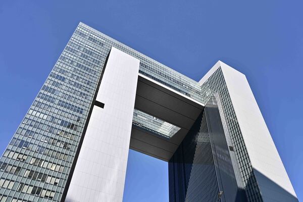 सरकार ताई पो आग से लड़ने के लिए हरसंभव प्रयास कर रही है