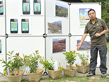 植根本土: 郊野公園護理主任利偉雄說，「體驗自然」遠足植樹日所用的樹苗都是本地品種。
