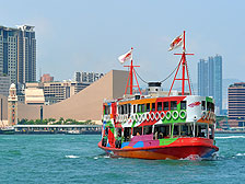 免費乘船: 市民可在「家是香港」運動精選節目之「香港總商會全程為您」活動日免費乘坐兩條渡輪航線。