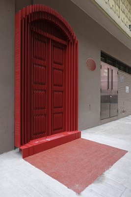 紅色門廊