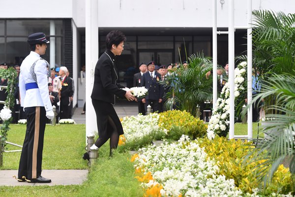 致獻花圈