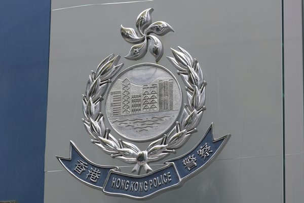 暴徒三度射箭襲警