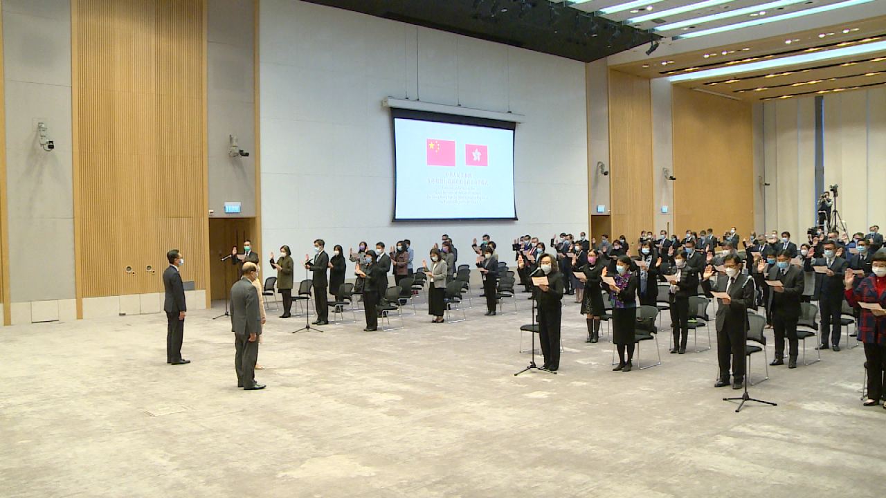 首長級公務員宣誓效忠香港特區