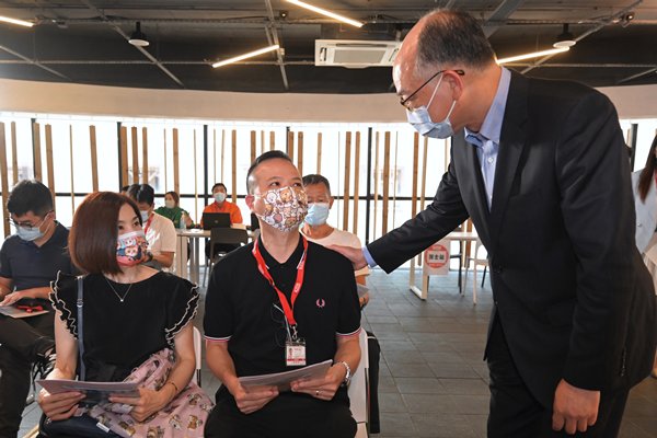 顧己及人