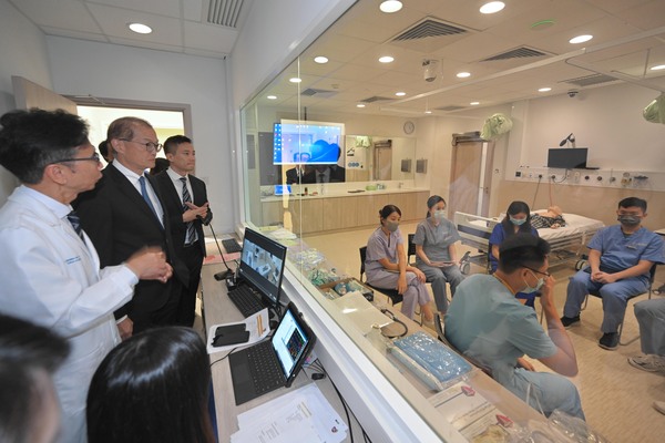 盧寵茂訪中大醫學院 盧寵茂訪中大醫學院