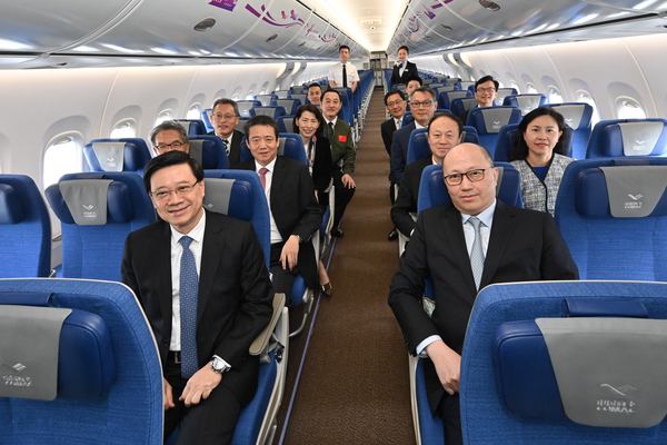 國產飛機訪港體現國家重視香港