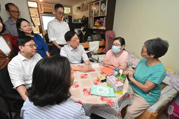 特首到沙田區就施政報告聽取民意