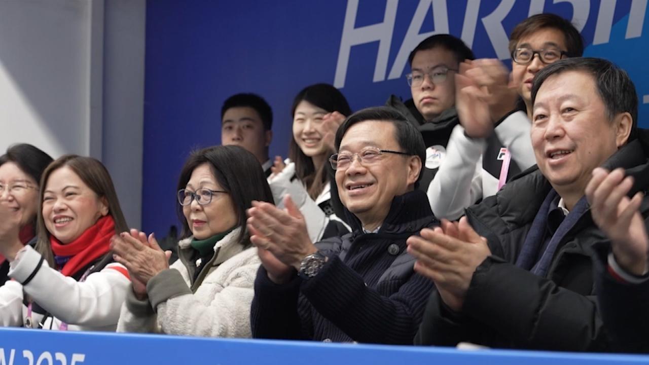 李家超為亞冬會香港運動員打氣