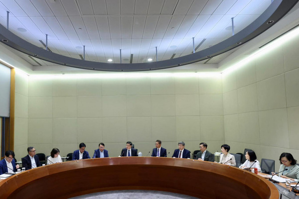 特首召開高層會議處理食水事件