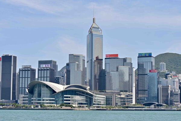 夏寶龍晤地區領袖和視察社區客廳