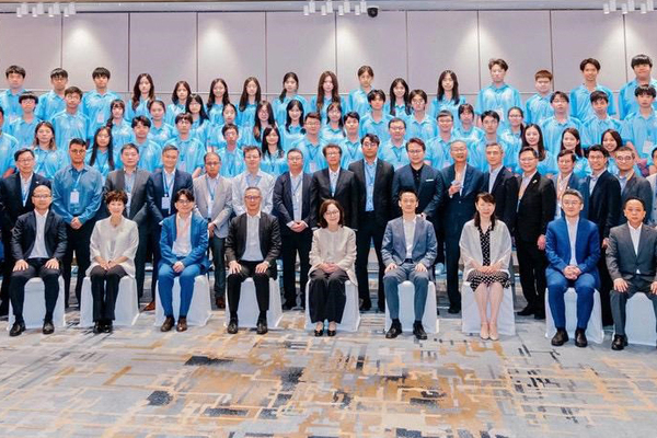 甯漢豪結束訪京行程