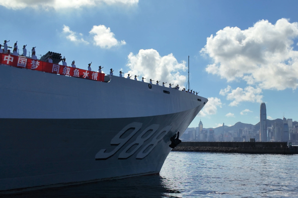 歡送海軍83艦編隊 民眾不捨告別