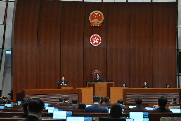 特首盼立會議員勇於承擔