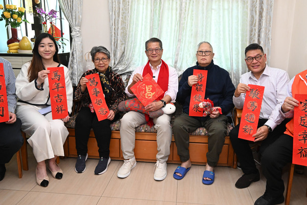 司局長走訪多區與市民共慶新春