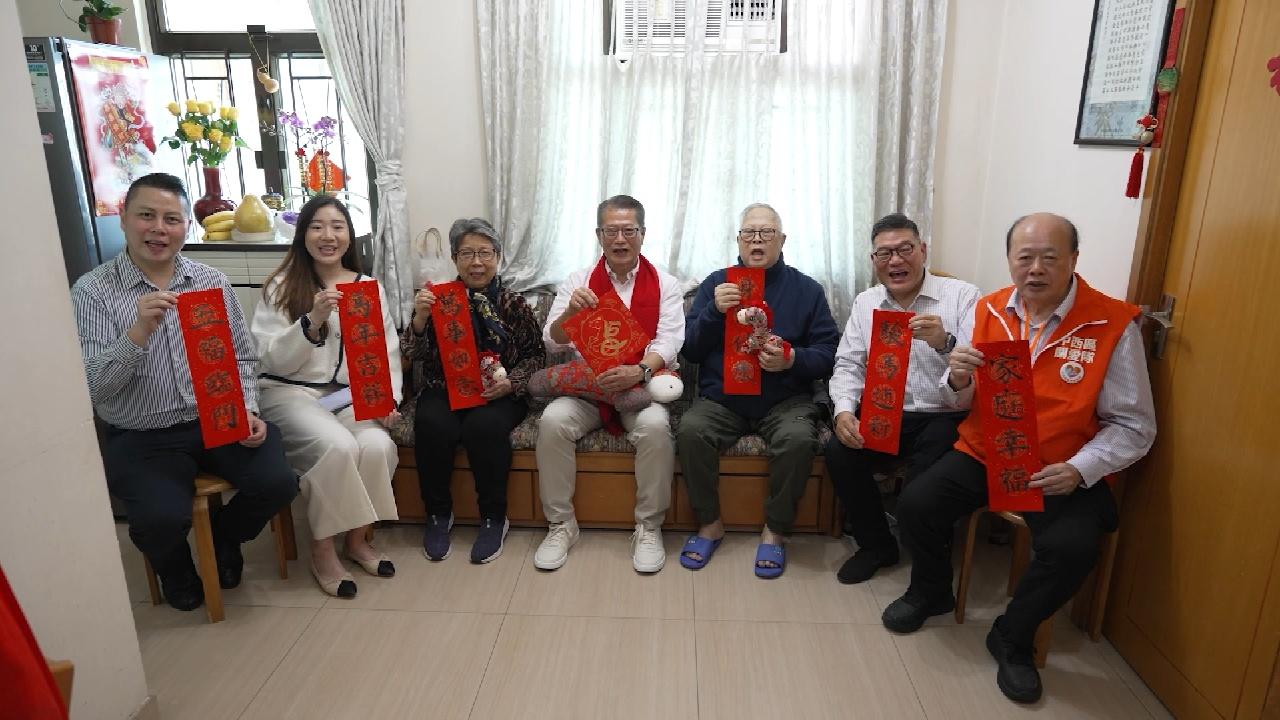 司局長走訪多區與市民共慶新春