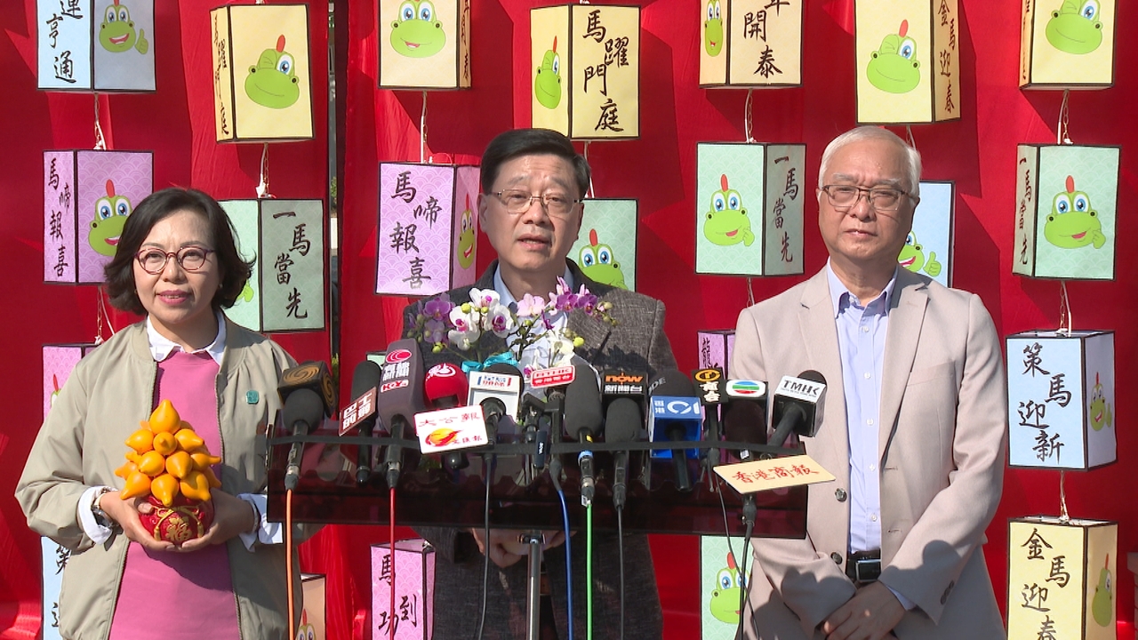 特首觀塘逛花市