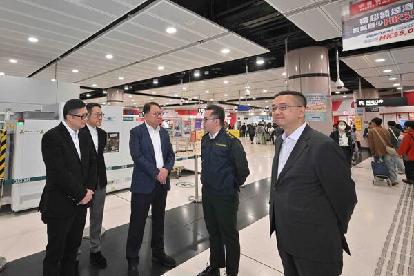 陳國基視察落馬洲支線管制站