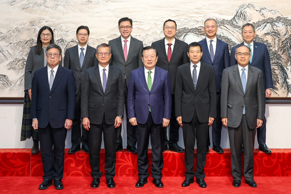 陳茂波展開訪京行程