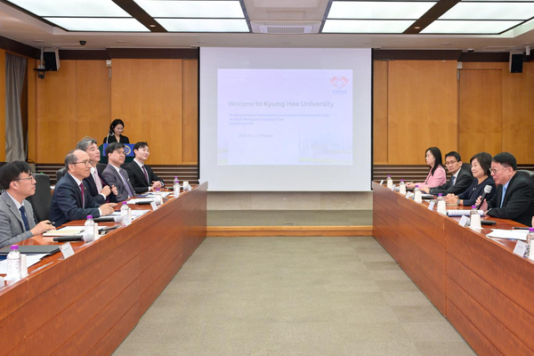 陳國基訪韓晤大學代表及官員