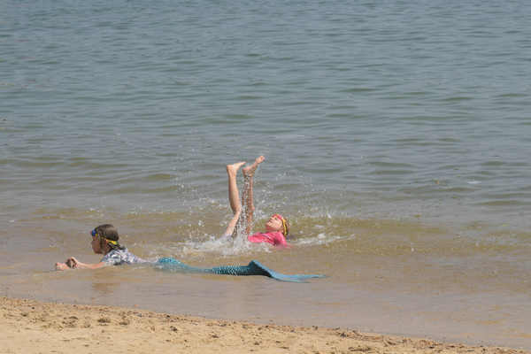 康文署就營運三泳灘邀意向書