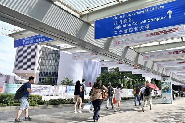 政府建議公務員薪酬劃一上調2%