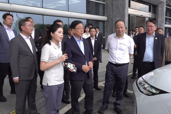 特首福州考察新能源和科技企業