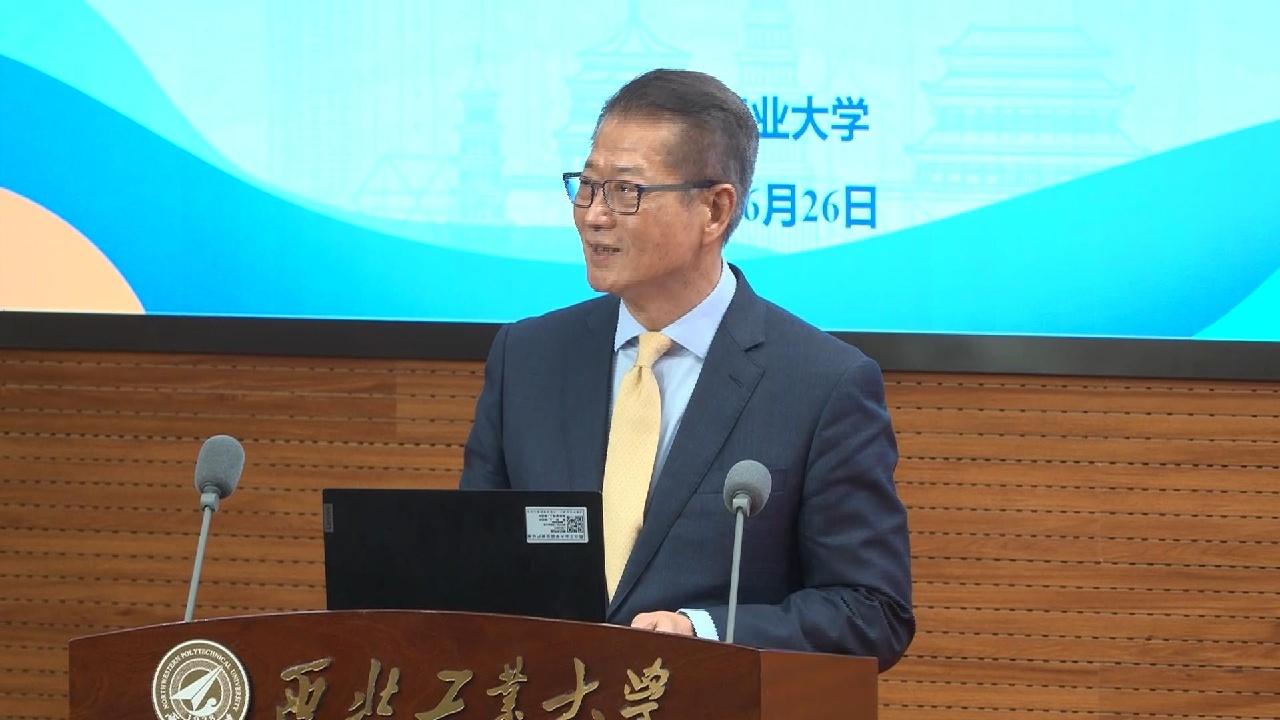 陈茂波西安访大学和产业开发区