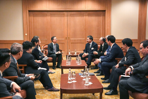 林定國哈薩克斯坦推廣香港優勢