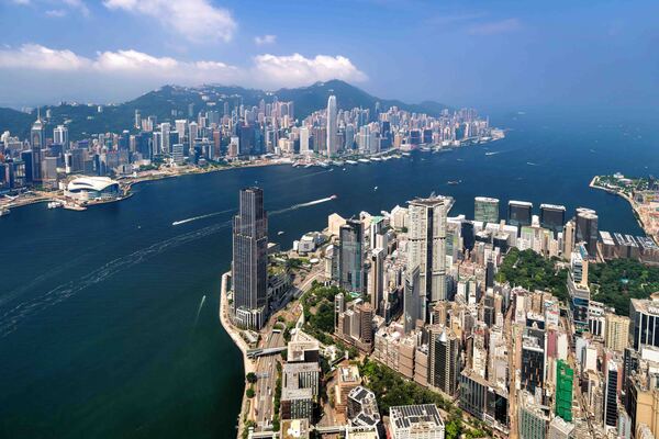 香港首個五年規劃藍色封面 象徵開放與進步 香港首個五年規劃藍色封面 象徵開放與進步