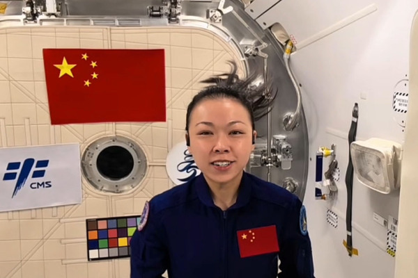 中秋佳節 黎家盈從太空為香港送上暖心祝願 中秋佳節 黎家盈從太空為香港送上暖心祝願