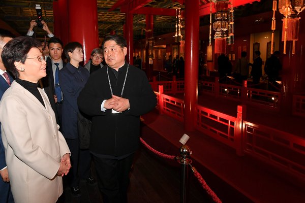 Exhibition tour