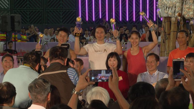 Bun scrambling race held