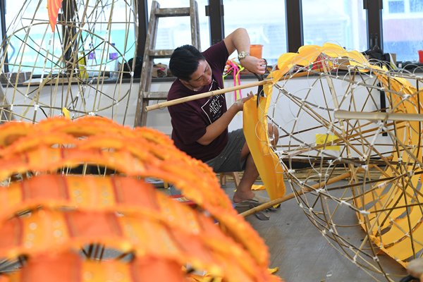 Giant lantern