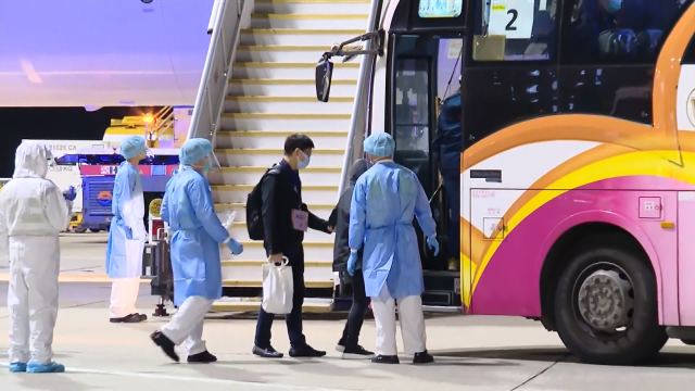2nd chartered flight arrives in HK