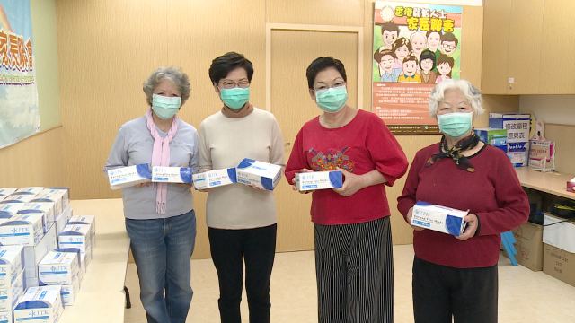 CE hands out masks