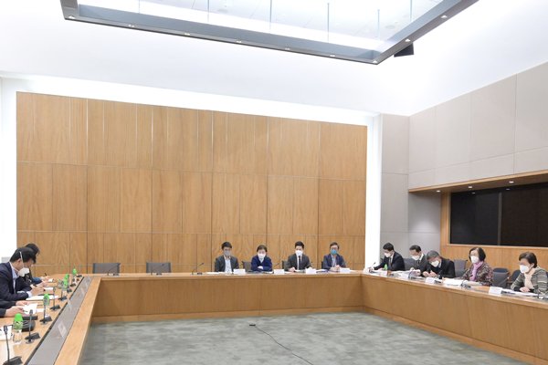 CE appreciates Mainland experts