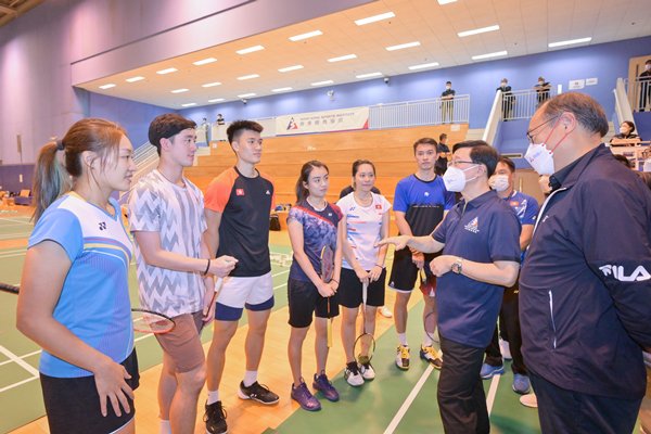 CE visits sports institute