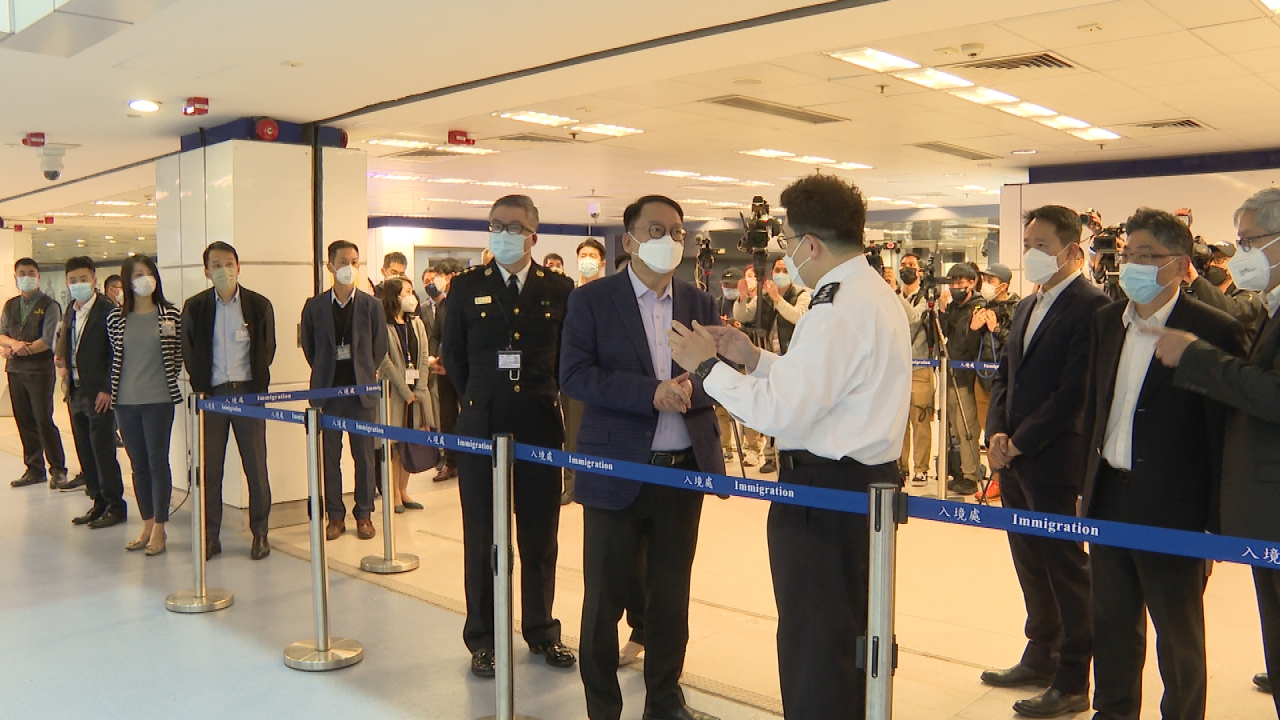 Chan Kwok-ki inspects control point