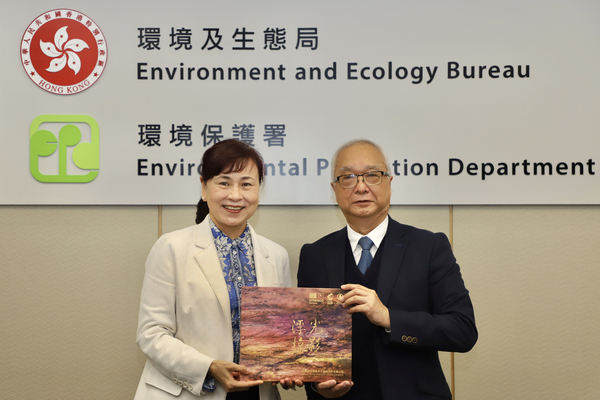 Souvenir presentation