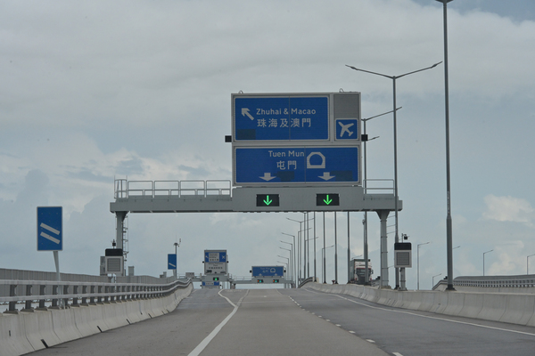 Northbound travel for HK vehicles set