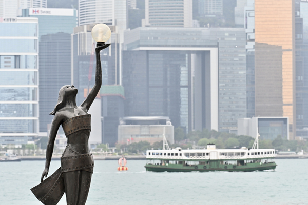 HK actor congratulated on award