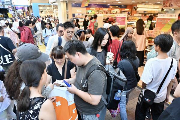 Golden Week attracts 1.38m visitors Golden Week attracts 1.38m visitors