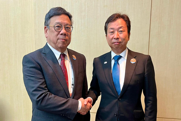 Bilateral discussion