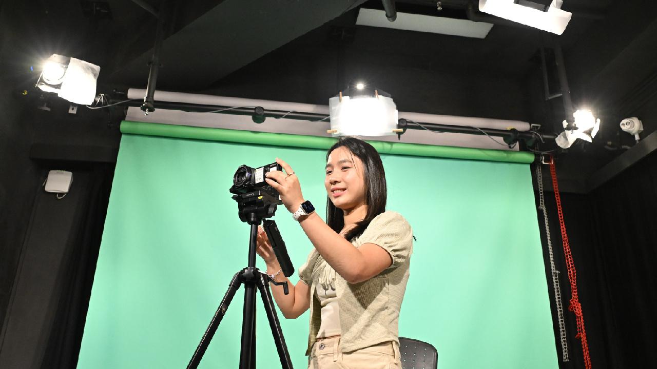 Media interns take stage in Hunan