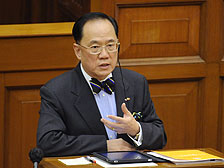 行政長官曾蔭權出席立法會答問會 行政長官曾蔭權出席立法會答問會