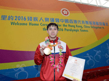 力壓對手