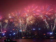 賀歲煙花維港綻放