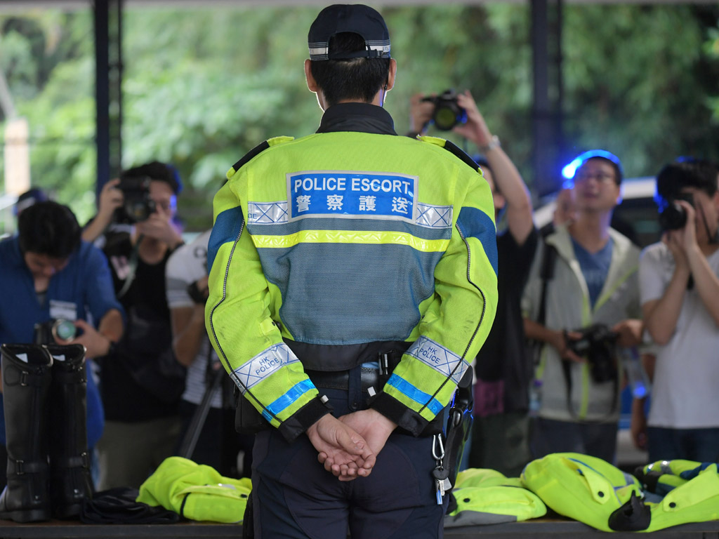 香港政府新闻网 - 铁骑勇士护送要员