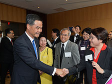 会见港人