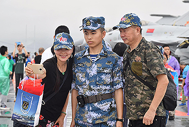 中国海军舰队访港